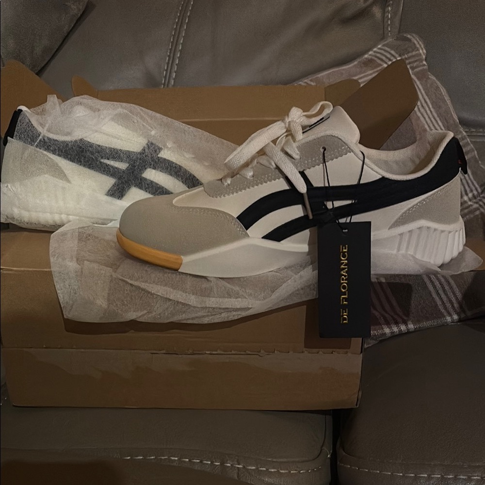 Le Florence Black and White Sneakers